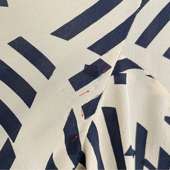 Vintage Silk Jones New York Beige Navy Blue Abstract Print Button Down Blouse - Picture 9 of 10